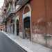 Lasciandoci Piazza Umberto alle spalle, percorriamo via Andrea da Bari e, superato lincrocio con via Dante, troviamo sulla destra lumile ingresso del negozio di Fiore...